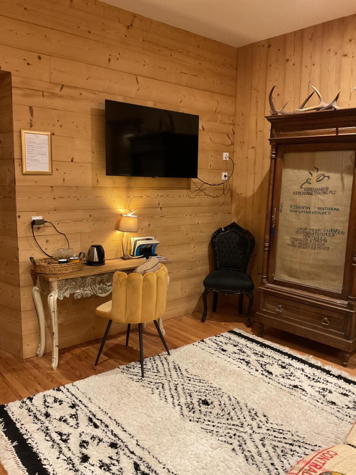 A Nouste Chambres D'Hotes Et Gite Only Adults Campan Eksteriør billede